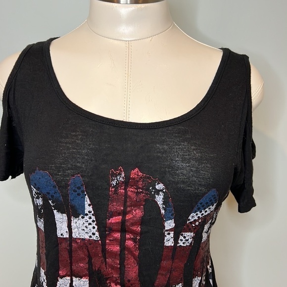 Joyce Leslie Women’s London Cold Shoulder Top - Picture 3 of 9